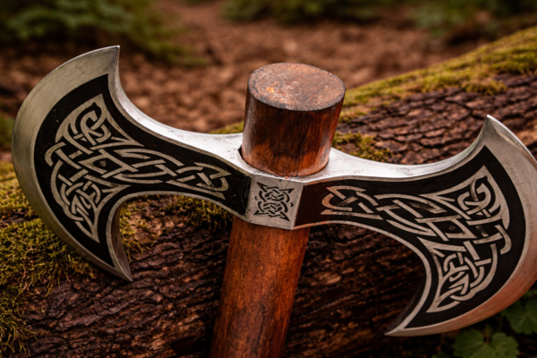Warriors Outfit Double Blade Throwing Battle Axe – Viking Style Engraved Dual Head Axe with Wooden Handle, Balanced for Throwing Practice, Medieval Inspired Axe for Outdoor Use and Collection