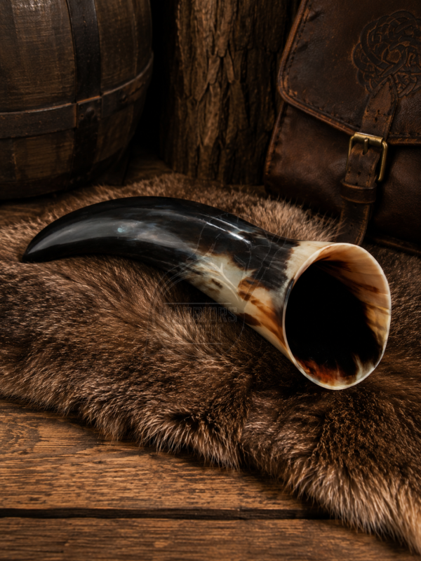 Warriors Outfit Handcrafted Viking Drinking Horn  60oz Capacity  Drinking Horn
